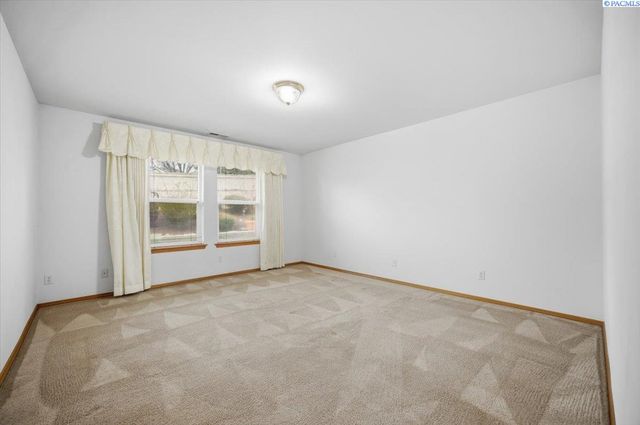 3509 S Irby St, Kennewick, WA 99337