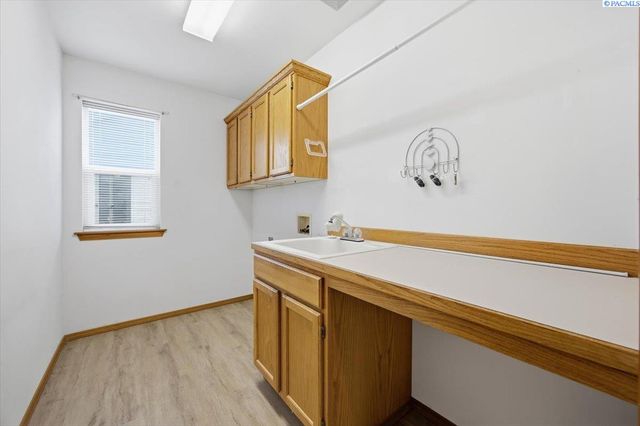 3509 S Irby St, Kennewick, WA 99337