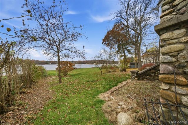 5896 Silver Birch Road, Hadley, MI 48462