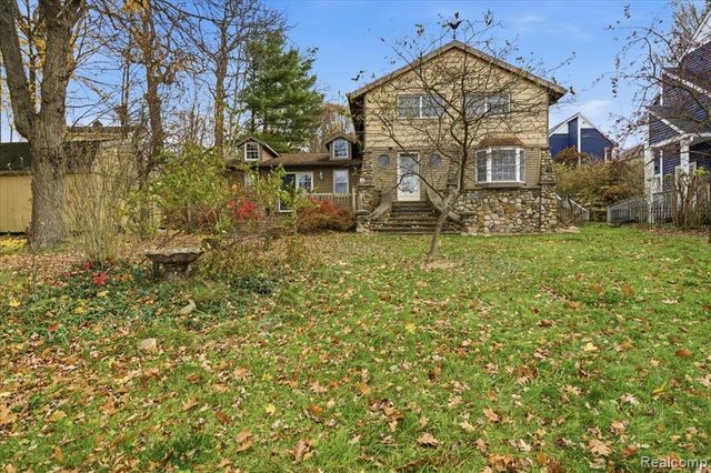 5896 Silver Birch Road, Hadley, MI 48462
