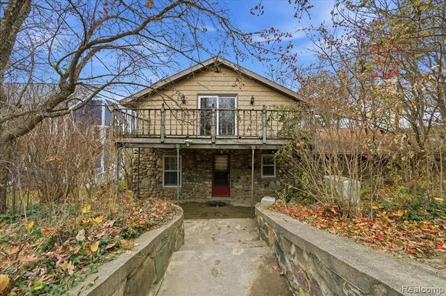 5896 Silver Birch Road, Hadley, MI 48462