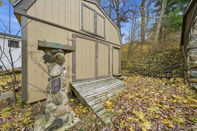 5896 Silver Birch Road, Hadley, MI 48462