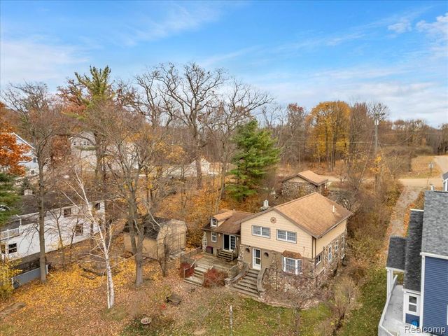 5896 Silver Birch Road, Hadley, MI 48462