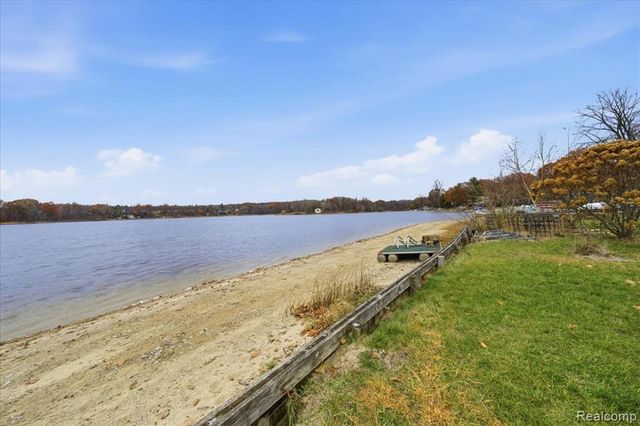 5896 Silver Birch Road, Hadley, MI 48462