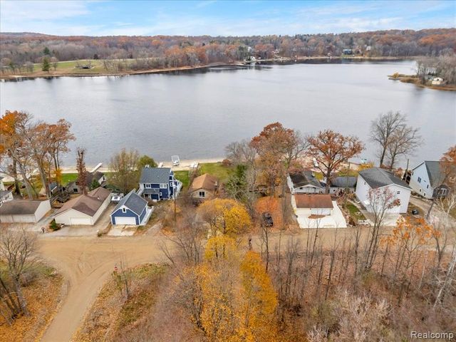 5896 Silver Birch Road, Hadley, MI 48462