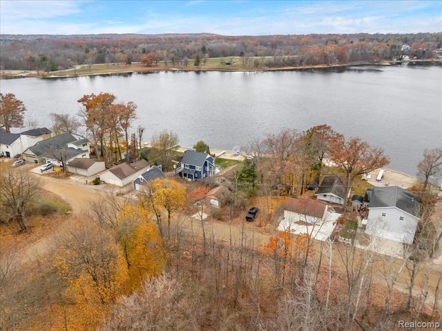 5896 Silver Birch Road, Hadley, MI 48462