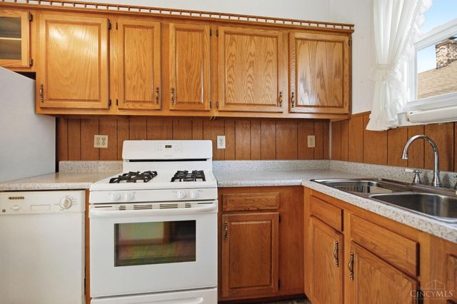 202 W 69th Street, Cincinnati, OH 45216