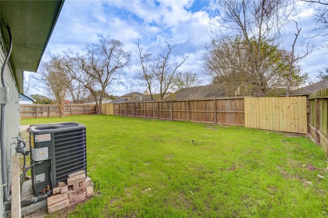 7411 Trabajo Drive, Houston, TX 77083