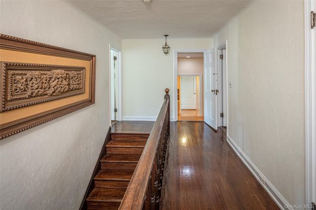 18 Hemlock Road, Bronxville, NY 10708
