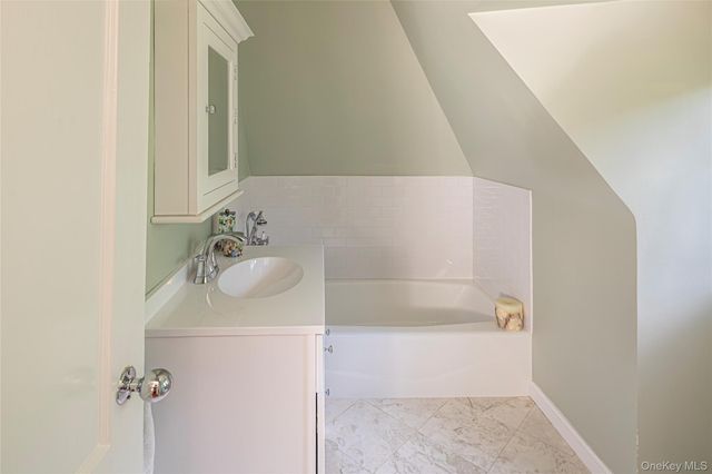 18 Hemlock Road, Bronxville, NY 10708
