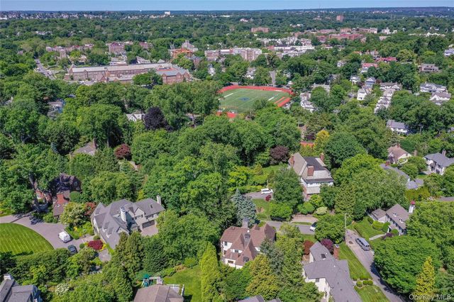 18 Hemlock Road, Bronxville, NY 10708