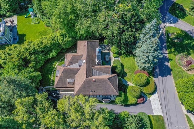 18 Hemlock Road, Bronxville, NY 10708