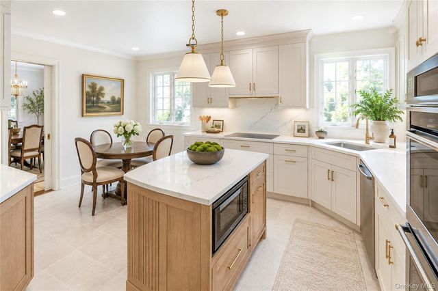 18 Hemlock Road, Bronxville, NY 10708