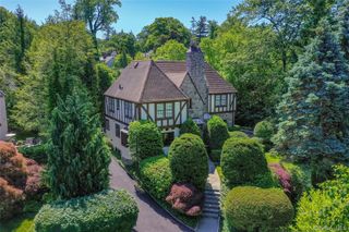 18 Hemlock Road, Bronxville, NY 10708