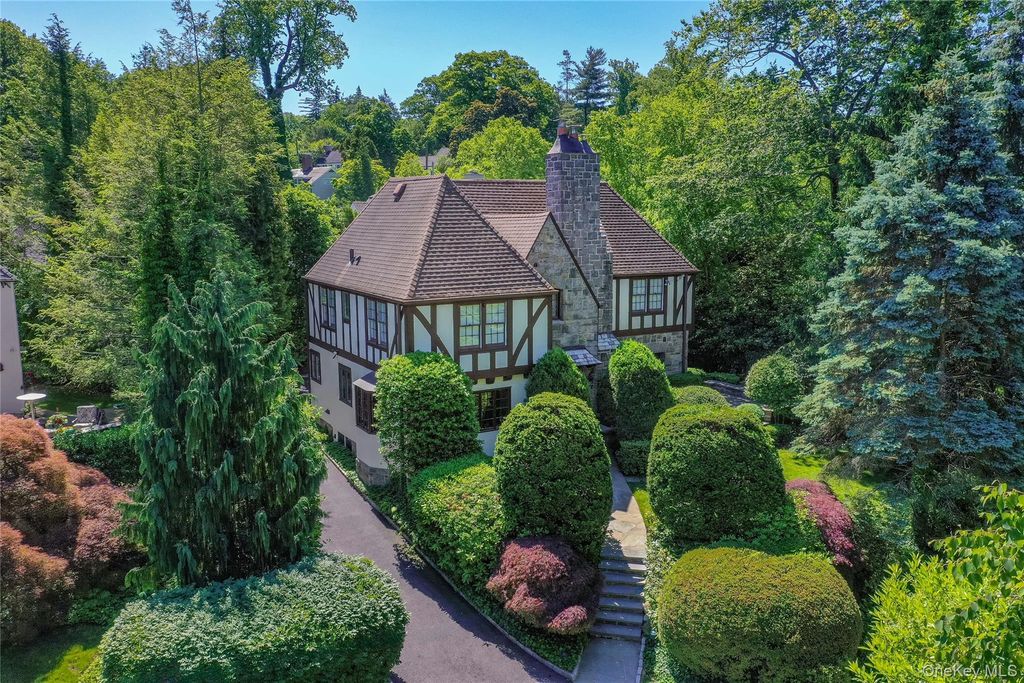 18 Hemlock Road, Bronxville, NY 10708