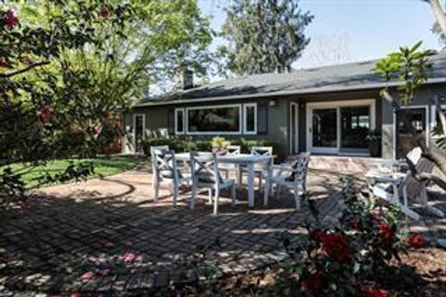 1015 Mallet Court, Menlo Park, CA 94025