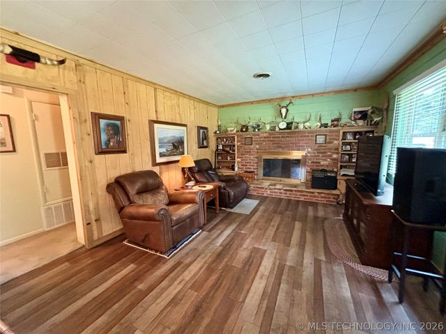 31891 E 695 Way, Wagoner, OK 74467