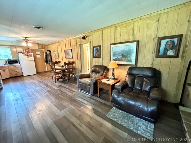 31891 E 695 Way, Wagoner, OK 74467