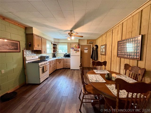 31891 E 695 Way, Wagoner, OK 74467