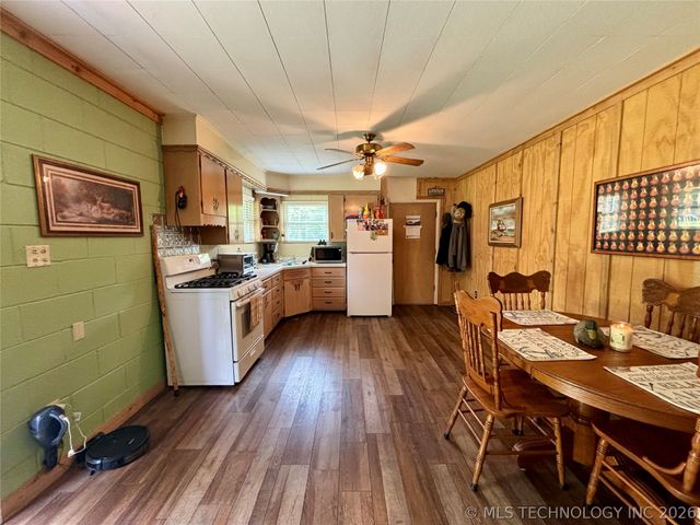 31891 E 695 Way, Wagoner, OK 74467