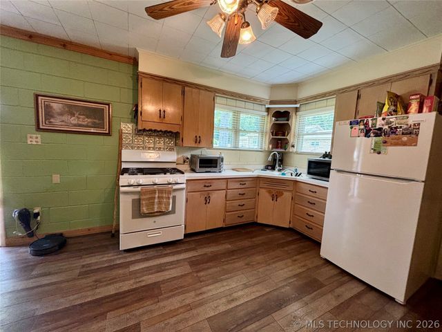 31891 E 695 Way, Wagoner, OK 74467