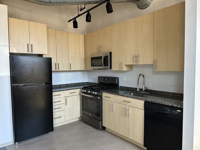 88 Gerrish Ave 217, Chelsea, MA 02150