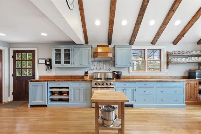 440 Wolcott St, Newton, MA 02466