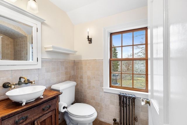440 Wolcott St, Newton, MA 02466