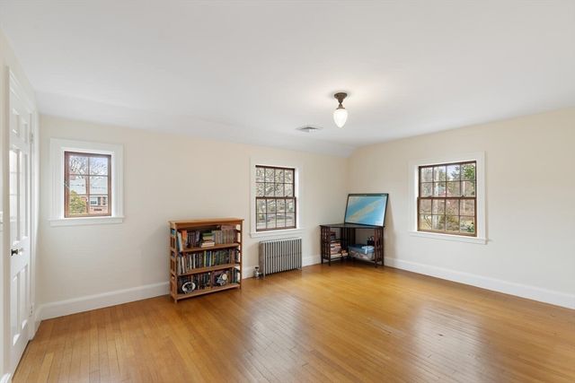 440 Wolcott St, Newton, MA 02466