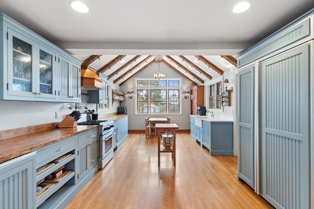 440 Wolcott St, Newton, MA 02466