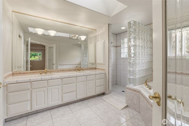 8957 188th Street SW, Edmonds, WA 98026