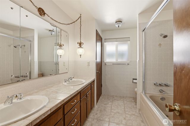 8957 188th Street SW, Edmonds, WA 98026