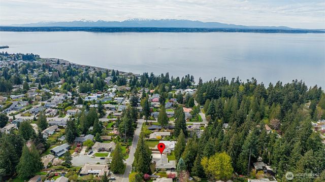 8957 188th Street SW, Edmonds, WA 98026