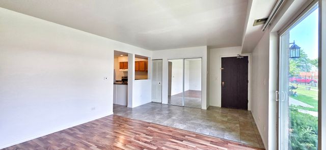 3223 W Lake Avenue 1C, Glenview, IL 60026