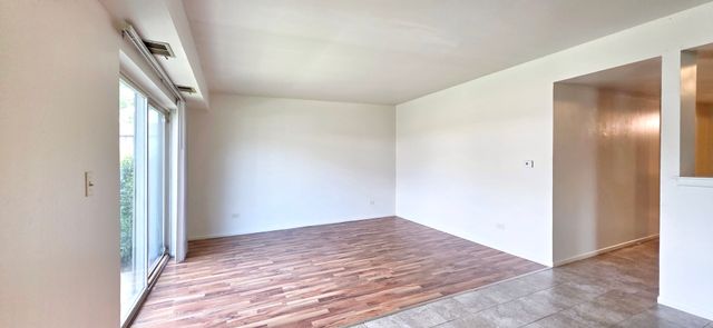3223 W Lake Avenue 1C, Glenview, IL 60026