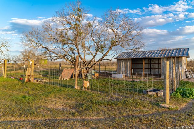 7150 Linne, Seguin, TX 78155