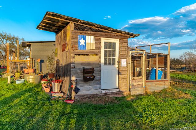 7150 Linne, Seguin, TX 78155