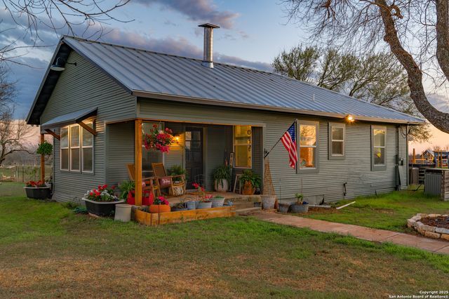 7150 Linne, Seguin, TX 78155