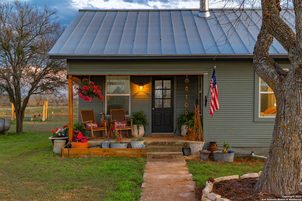 7150 Linne, Seguin, TX 78155