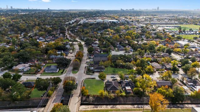 9402 Derrik Dr Drive, Houston, TX 77080