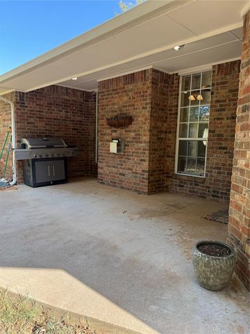 1231 Douglas Circle, Noble, OK 73068