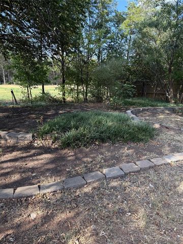 1231 Douglas Circle, Noble, OK 73068
