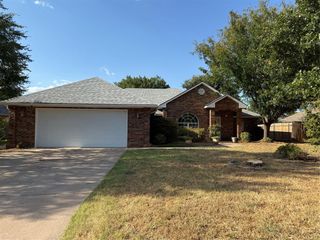 1231 Douglas Circle, Noble, OK 73068