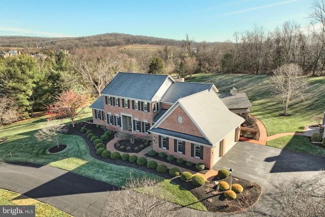 245 ORCHARD DR, Hanover, PA 17331