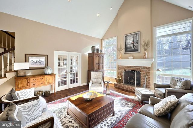 245 ORCHARD DR, Hanover, PA 17331