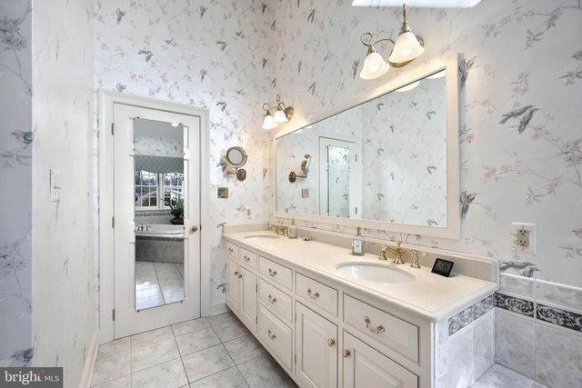 245 ORCHARD DR, Hanover, PA 17331