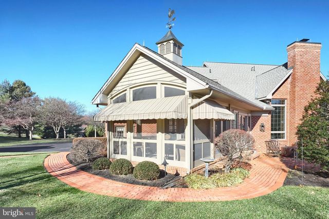 245 ORCHARD DR, Hanover, PA 17331