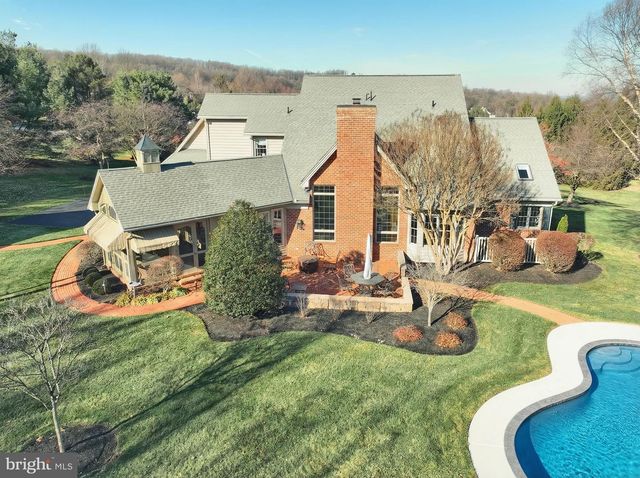 245 ORCHARD DR, Hanover, PA 17331