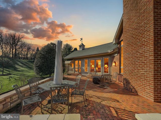 245 ORCHARD DR, Hanover, PA 17331