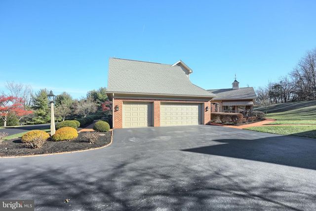 245 ORCHARD DR, Hanover, PA 17331